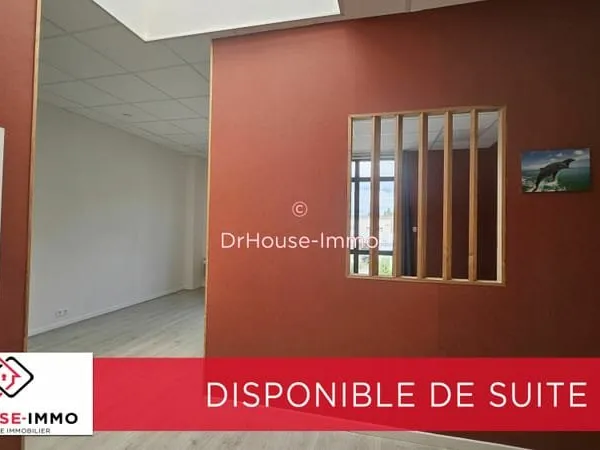 Bureau lumineux et spacieux à Bailly-Romainvilliers, parfait pour les professionnels.