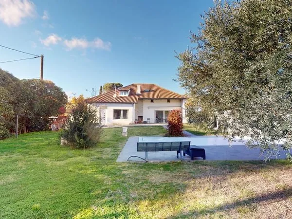 Maison 7 pièces 273 m²