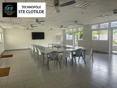 Location Bureaux 107 m2 à Sainte-Clotilde