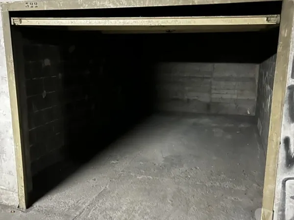 GARAGE FERME A LOUER