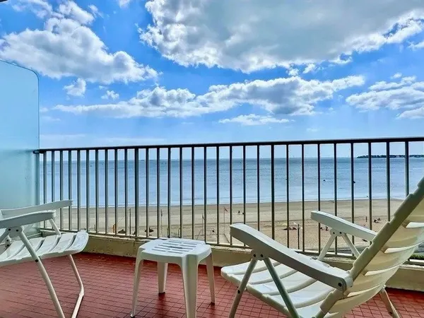 STUDIO DE 27M2-TERRASSE 8M2-FACE MER-DERNIER ETAGE-QUARTIER ACQUABAULE-PLACE DE PARKING EXTERIEURE