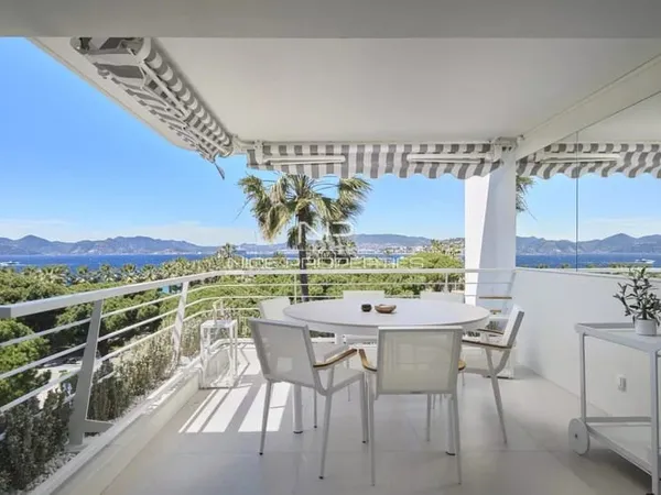 CANNES CROISETTE, APPARTEMENT 4 PIÈCES, VUE MER PANORMAIQUE