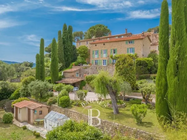 MOUGINS - PIBONSON - BASTIDE EN PIERRES - MAGNIFIQUE VUE COLLINES ET MER