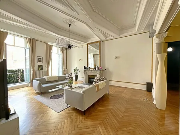 TOULOUSE - Esquirol - Superbes bureaux de 145,72 m² avec 5 pièces et balcon