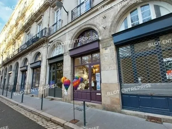 Bureau 76 m²