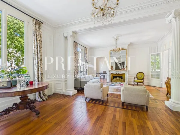 Maison 8 pièces 297 m²