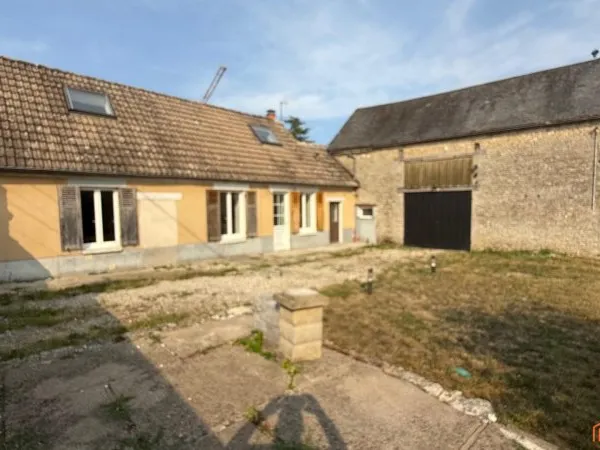 Fermette restaurée avec dépendances