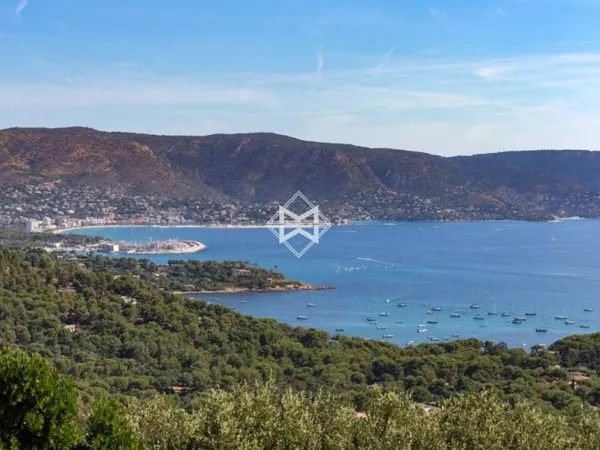 Villa avec vue spectaculaire au Cap Bénat