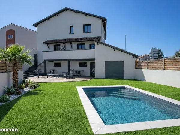 Grande et belle maison familiale de 223 m² avec piscine - Aubière (63)