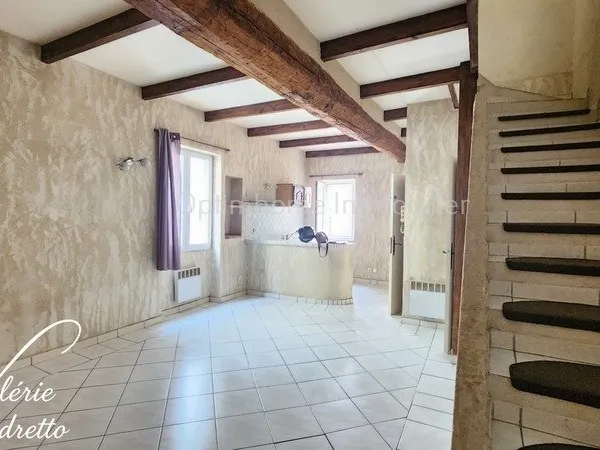 À vendre maison de village 6 pièces SOLLIES TOUCAS (83) Idéal investisseur comprenant 2 appartements