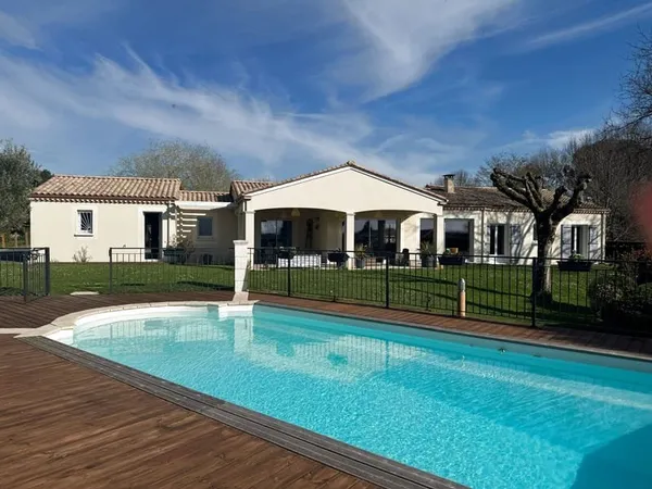 Contemporaine 150m2,gds volumes, piscine, calme