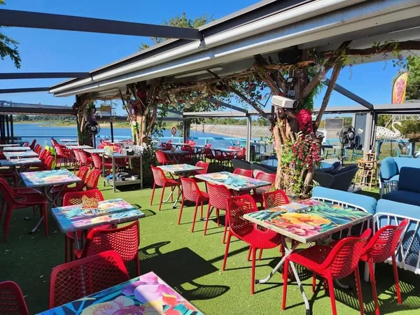 Vente murs et fonds de commerce Restaurant / Bar / Glacier / Pizzeria au bord du lac de Bouzey