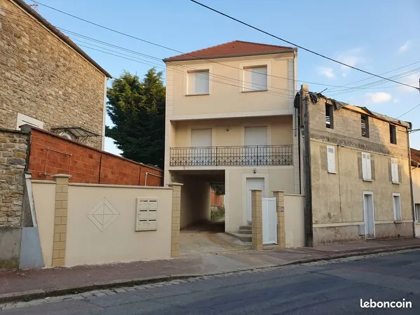 Place de parking dans une résidence sécurisée avec portail