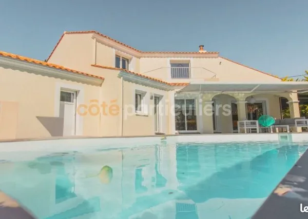 Villa 12 pièces 251 m²