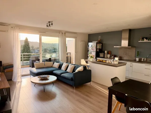 Appartement 3 chambres dans résidence sécurisée, avec balcon, garage et place de parking