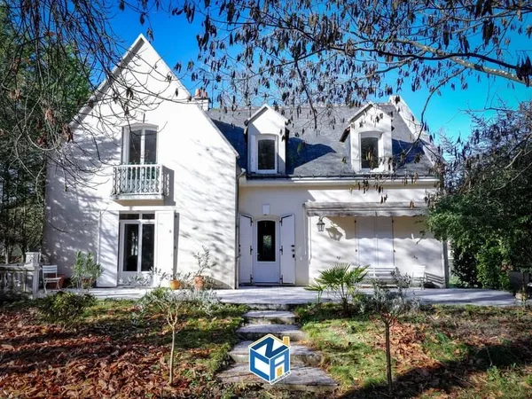 MAISON FAMILIALE 4 CHAMBRES - PARC ARBORÉ - SOUS-SOL COMPLET