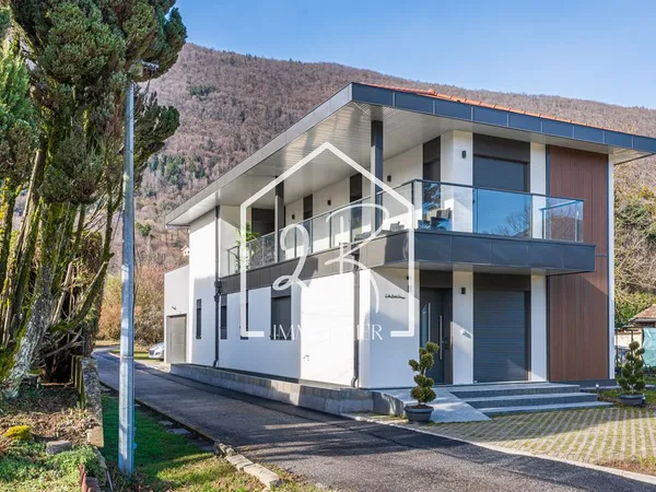 Maison de luxe 8 pièces 196 m²