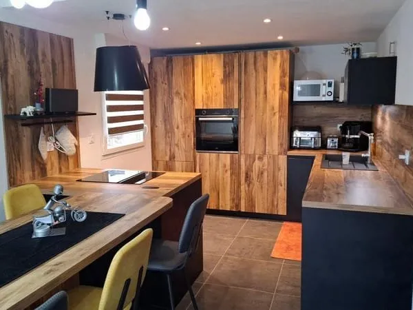 Appartement en duplex avec esprit maison - Terrasse, jardin et double garage XXL