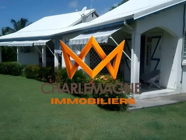 Collaboration : Villa Familiale de 121 m2 Calme et Sérénité à Saint-François