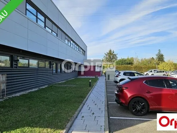 Bureaux 906 m²