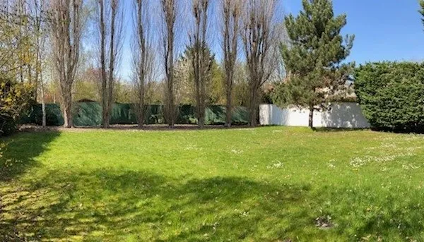 Terrain 582 m²