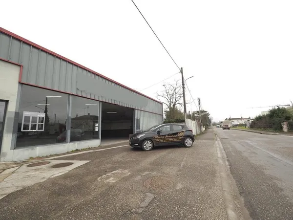 À Vendre Dépôt de 900 m2 avec bureau aux portes de Marmand