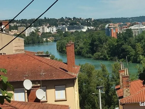 Appartement 105 M² Carrez, à 4mn à pied du Parc de la tête d'or & garage 2 autos à 80M (option)