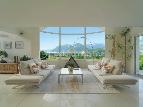 Maison 7 pièces 234 m²