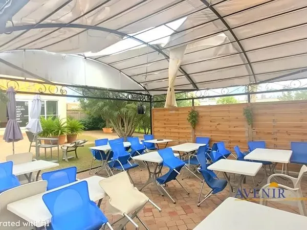 RESTAURANT 60 PLACES + TERRASSE 100 PLACES
