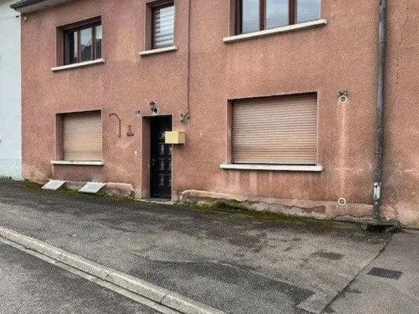 Commencez une nouvelle vie dans cette grande maison !