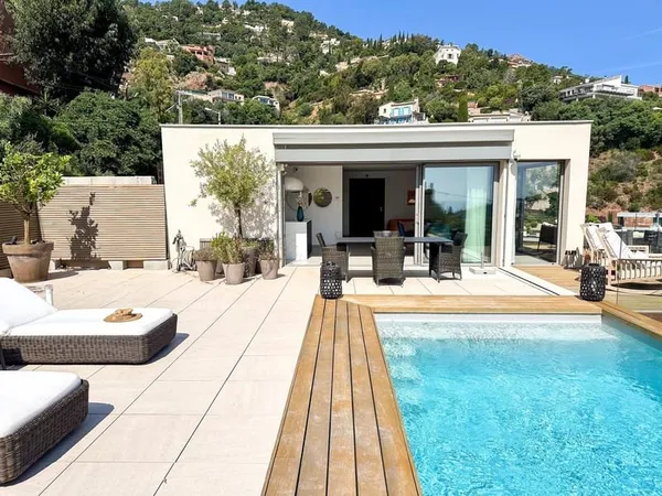 Villa contemporaine avec vue mer à Theoule-sur-Mer