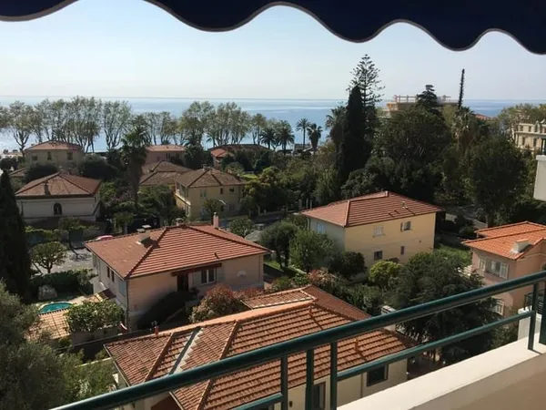 MENTON BORD DE MER