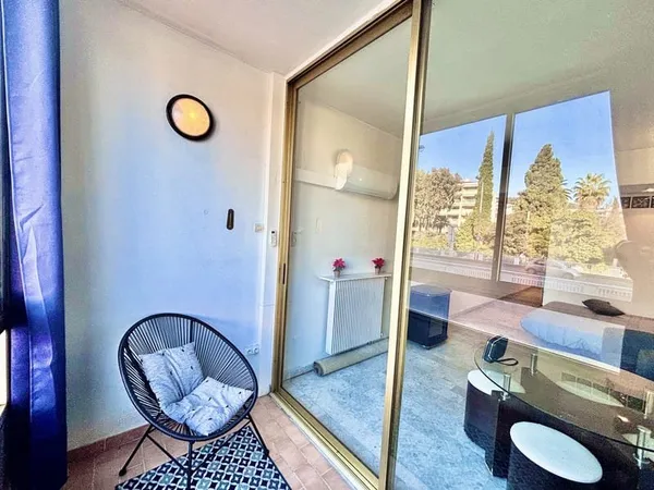 CANNES CENTRE BANANE APPARTEMENT 35M2 AVEC LOGGIA