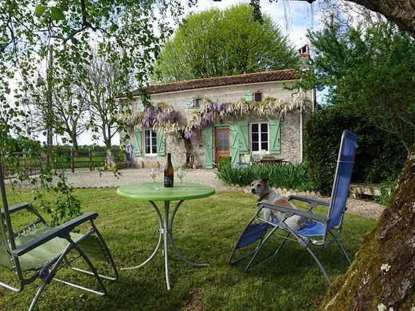 Belle maison en pierre à Champniers