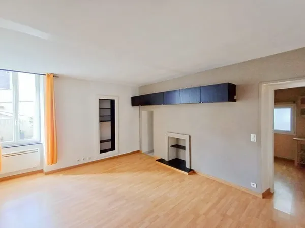 AUBENAS CENTRE - APPARTEMENT 2 PIECES 50m2