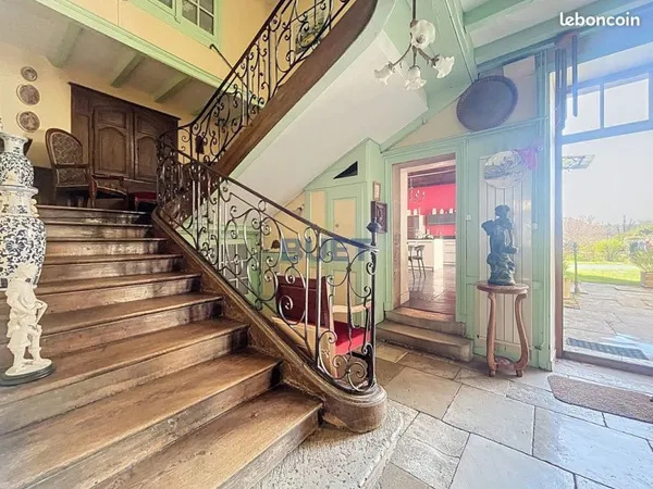 Propriété 9 pièces 266 m²