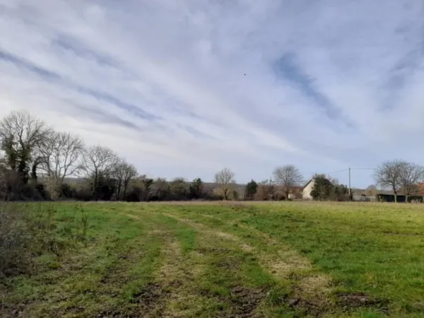 Terrain 589 m²