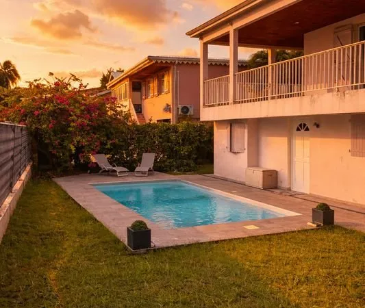 Villa de standing à Acajou - Piscine chauffée, terrasse L, bas de villa