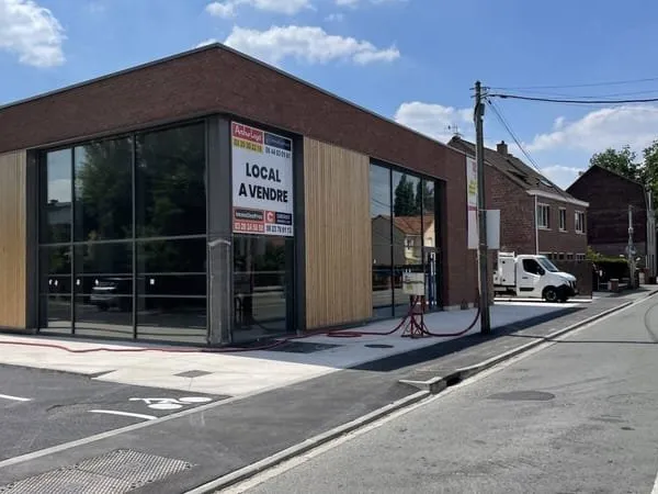 Local commercial 396 m²