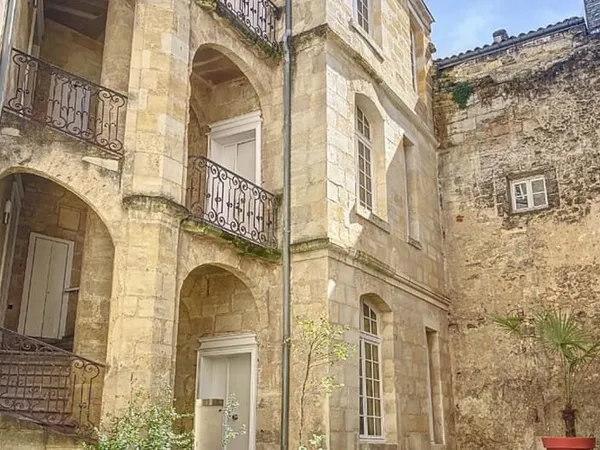 BORDEAUX SAINT PAUL: APPARTEMENT TYPE 1 ENTIEREMENT RENOVE