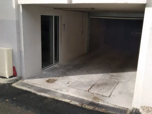 grand garage.