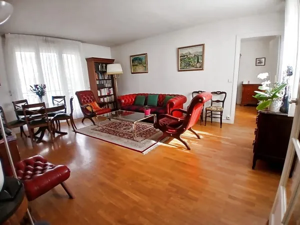 PICPUS: APPARTEMENT FAMILIAL 93 M2, 3 BALCONS, PARKING et CA