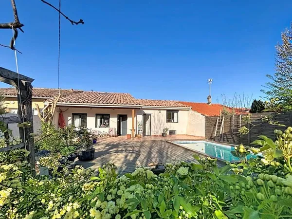 Maison récente 100 m² - 3 chambres - Jardin avec piscine - Issel