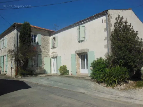 Maison 7 pièces 230 m²