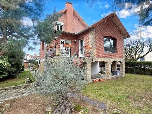 Maison 7 pièces 180 m²