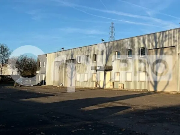Local d'activité 777 m²