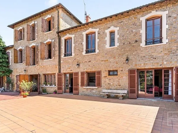 Maison 12 pièces 423 m²