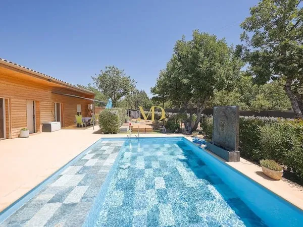 Propriété 3 pièces 146 m²