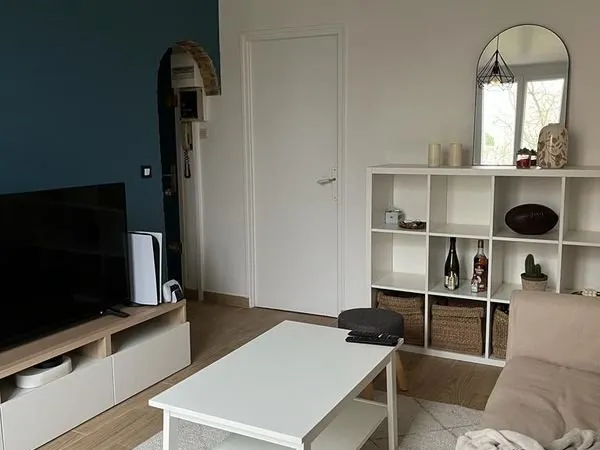Appartement T2 avec cour privative proche la Défense et gares