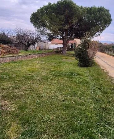 Terrain à Charmes-sur-Rhône (07800) - 493 m² à 105 000 € pour...